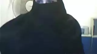 المرأة التركية تظهر أثداءها الكبيرة