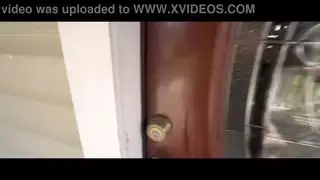 الأظافر الشاب يصبح حميما مع زوجة الأب: كوكو فاندي وهيلانة برايس