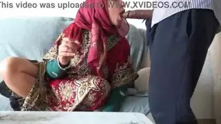 زوجة مسلمة تركية مطلقة تستأجر غرفة إلى مهاجر أسود في لندن
