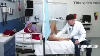 حرام طبيب أبيض يلقح زوجة عربية أثناء فحص الخصوبة |