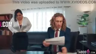 سميكة مكتب الكلبات سارة العربية وكارلا لين حصة زعماء الديك