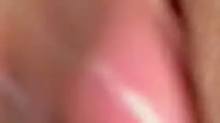 فقدت أختي عذريتها عندما كانت تمارس الجنس مع كسها الرطب الوردي الضيق مع دسار زجاجي ضخمالآن هي مجنونة وأنا سأمارس الجنس معها لتجعلها سعيدة وأوقف دموعهاشين الحب مع بي بي سيالولايات المتحدة الأمريكية لا