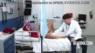 زوجة عربية تسمح للطبيب بتلقيحها |