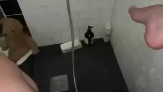 مع الجسم المثالي يستمني لها ضيق في سن المراهقة كس قبل دش