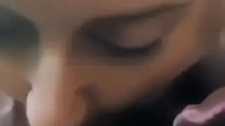 زوجة محجبة ترضع الزب في السيارة