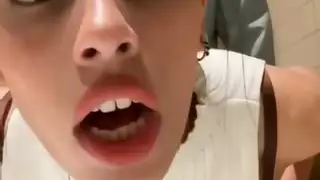 سكس مصري جديد​ سخنة في الحمام على الواقف