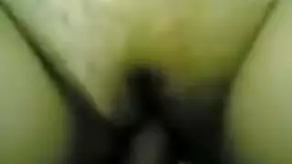 الفاجره تلعب فى كسها اوى وتقول لعشيقها حطه بقا انا كسى ولع وينيكها ويفشخها