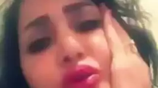 سمر فرسه هايجه وكسها ممحون مش بيهدى عمااله تتشرمط على عشيقها ع الكام