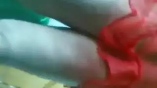مفيش امتع من الاحمر الشفاف على جسم اللبوه اللى بتهيج جوزها المسافر بعرض نيك
