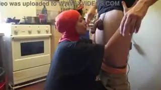 زوجة الديوث المسلم التركي قرنية تحب إعطاء اللسان