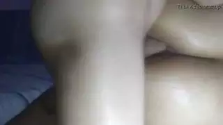 انيك القحبة من طيزها وهي مولعة