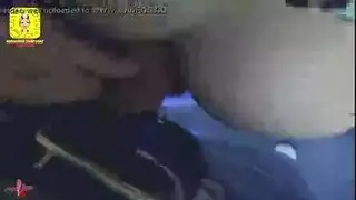 المرأة تجعل الجنس الشرجي في قطار مع رجل أجنبي يقذف فمها في النهاية