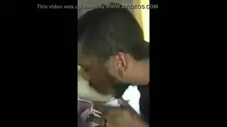 عراقي يرضع بزاز حبيبته العراقية الملبنة و ينيكها بشدة