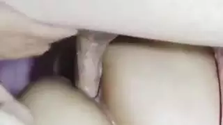 الشرموطة تتناك من طيزها