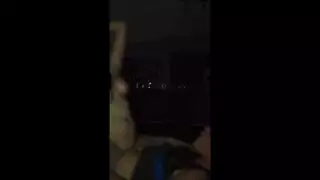 امرأة سمراء مفلس مارس الجنس في بوسها