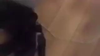 فتاة تسقط سراويلها الداخلية لحبيبها التركي