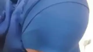 محجبة جزائرية تمص الزب وتضحك