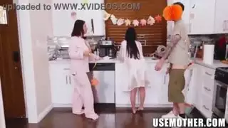 تقاليد عيد الشكر الجديدة ماريكا هاسي، سارة عربي، نادي ناستي