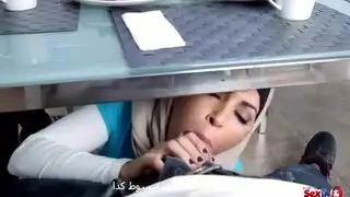 مايا خليفة ووالدتها وصديقتها بنيام في فيلم مترجم
