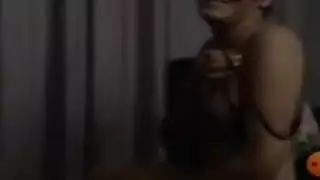 أرنب تركي يظهر ثدييه على المنظار