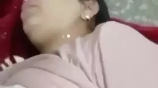 نيك مصرية واللعب في بزازها الملبن