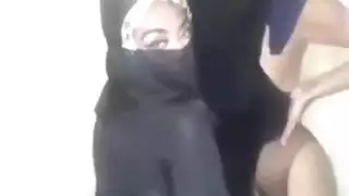 الفتيات المسلمات تربط على صورة شخصية