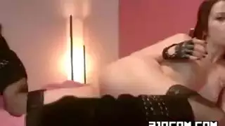 فاتنة صغيرة صغيرة من العادة السرية