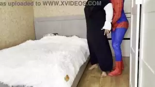 لقد أثارت إعجاب زوجة أبي التركية بقضيب الثابت