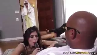 أودري رويال يحصل على بوسها العربي استغل من قبل بي بي سي جلسات الديوث