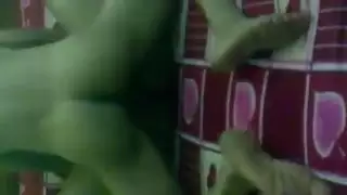 الواد العرص واخد اللبوه مراته على الارض ونازل هبد وهيا تتمحن وتتشرمط اوى