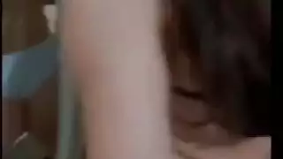 فتاة متعرجة ترقص على الهواء التركي