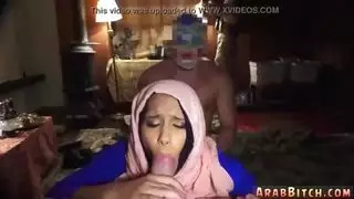 اللعنة العربية والفتاة المحلية الساخنة في جبهة مورو