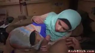 العربية كبيرة الثدي منفردا أول مرة عملية كس تشغيل!