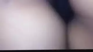 بنت عربيه اندر ايدج تعرض طيزها