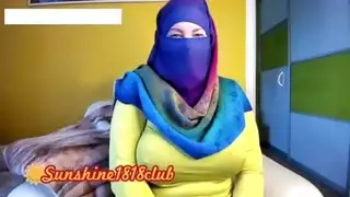الشرق الأوسط حجاب الفتاة العربية المسلمة مع الثدي الكبيرة في تسجيل كام نوفمبر