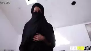 فيكتوريا يونيو باللغة العربية هوتي رغباتها الجنسية