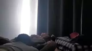 الوفاء برغبتها: الزوج يبلل ووحشية