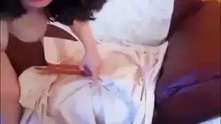 مثير فتاة عربية تلعب في كس دسم حتى أنها النافورات