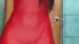 أرابي رقصة صديق ب دمية حمراء