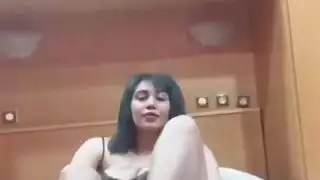 لطيف عربي مع الثدي الطبيعية الكبيرة مدمن على مهبلها
