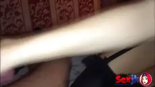 بنت صغيرة بتتناك في طيزها في فيلم روسي من الخلف