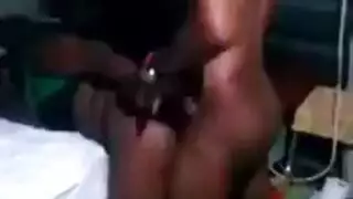 مارس الجنس في شاحنة أثناء الحصول على هذا الديك الثابت في بوسها الحلو